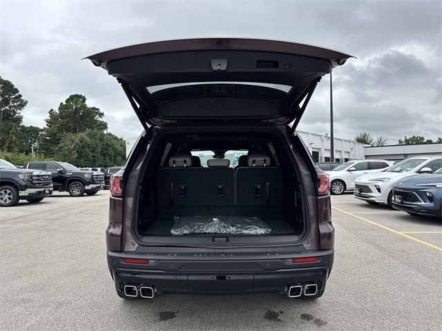 GMC Acadia Vehicle Full-screen Gallery Image 24