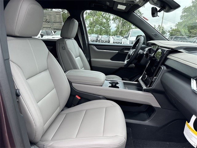 GMC Acadia Vehicle Full-screen Gallery Image 25