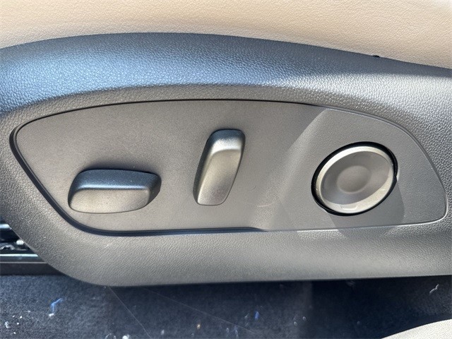 Buick Enclave Vehicle Full-screen Gallery Image 12