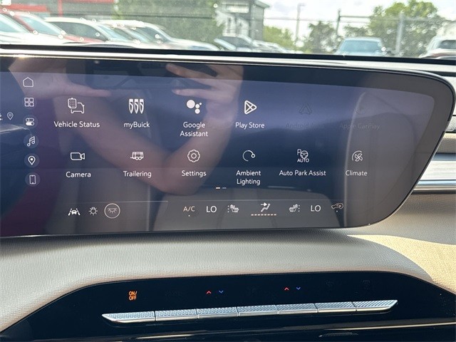 Buick Enclave Vehicle Full-screen Gallery Image 16