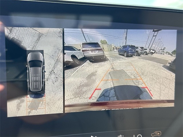 Buick Enclave Vehicle Full-screen Gallery Image 17