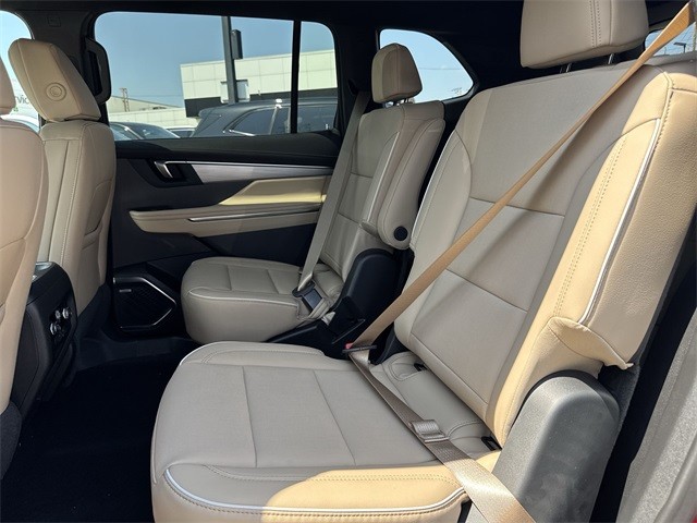 Buick Enclave Vehicle Full-screen Gallery Image 22