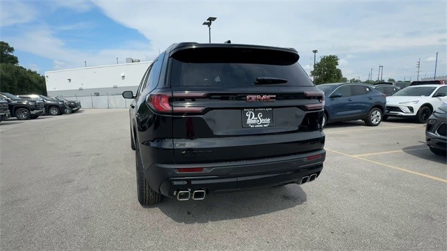 GMC Acadia Vehicle Full-screen Gallery Image 07