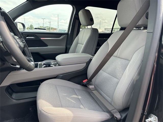 GMC Acadia Vehicle Full-screen Gallery Image 11