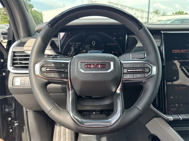 GMC Acadia Vehicle Full-screen Gallery Image 14