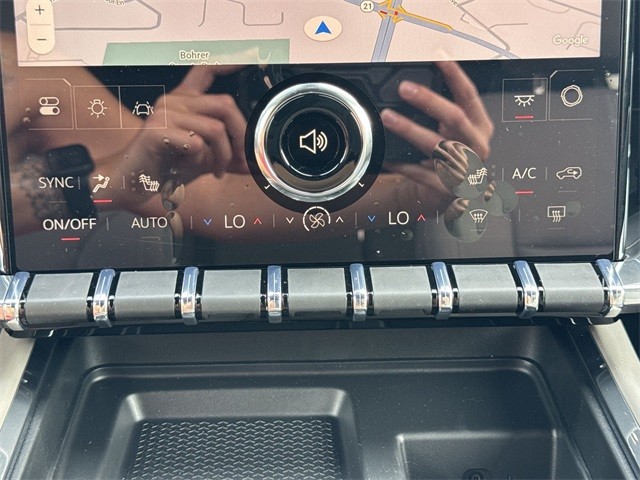 GMC Acadia Vehicle Full-screen Gallery Image 19