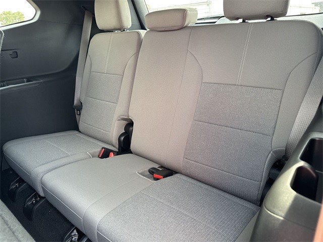 GMC Acadia Vehicle Full-screen Gallery Image 23