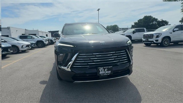 Buick Enclave Vehicle Full-screen Gallery Image 03