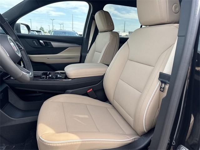 Buick Enclave Vehicle Full-screen Gallery Image 11