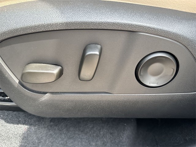 Buick Enclave Vehicle Full-screen Gallery Image 12