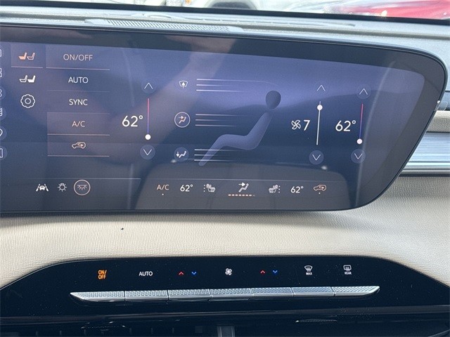 Buick Enclave Vehicle Full-screen Gallery Image 19