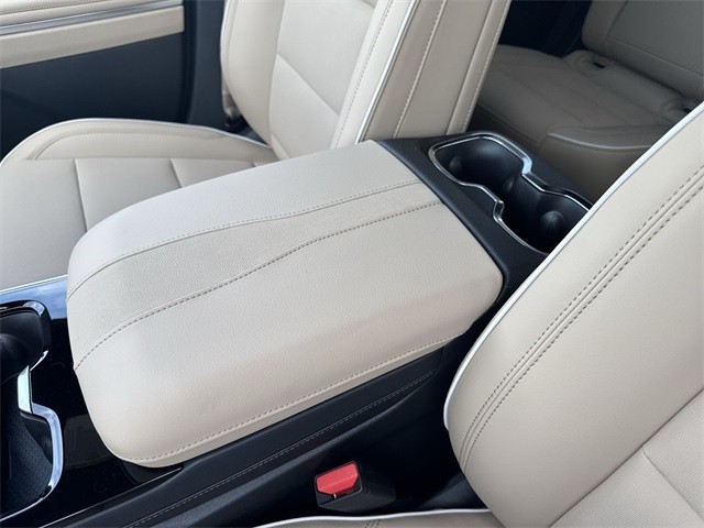 Buick Enclave Vehicle Full-screen Gallery Image 21