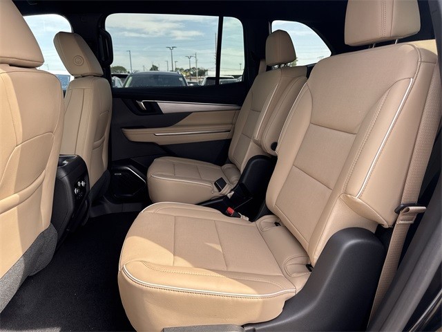 Buick Enclave Vehicle Full-screen Gallery Image 22