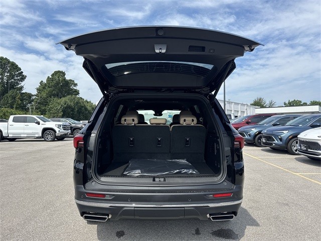 Buick Enclave Vehicle Full-screen Gallery Image 24