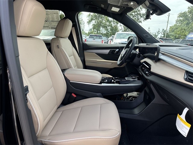 Buick Enclave Vehicle Full-screen Gallery Image 25