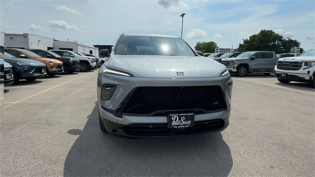 Buick Enclave Vehicle Full-screen Gallery Image 03