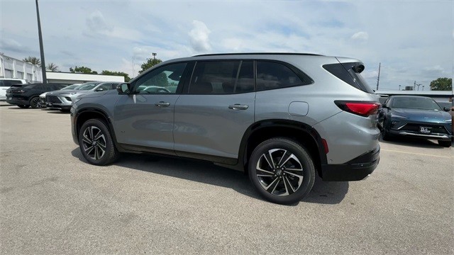 Buick Enclave Vehicle Full-screen Gallery Image 06