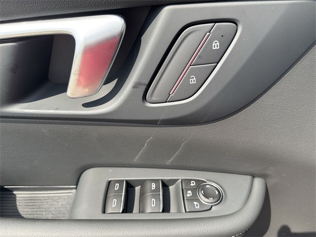 Buick Enclave Vehicle Full-screen Gallery Image 13