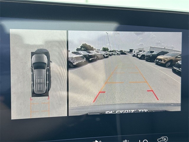 Buick Enclave Vehicle Full-screen Gallery Image 17