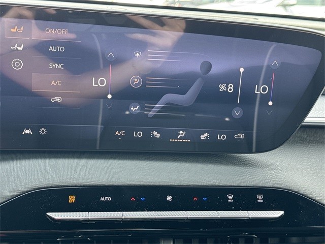 Buick Enclave Vehicle Full-screen Gallery Image 19