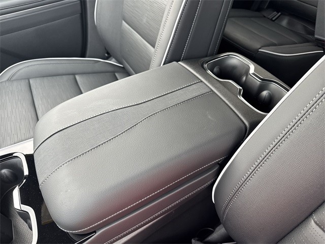 Buick Enclave Vehicle Full-screen Gallery Image 21