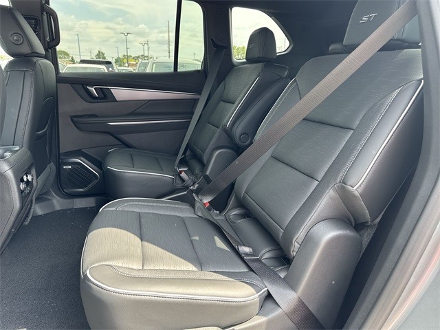 Buick Enclave Vehicle Full-screen Gallery Image 22