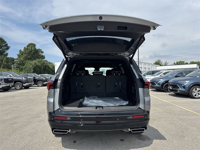 Buick Enclave Vehicle Full-screen Gallery Image 24