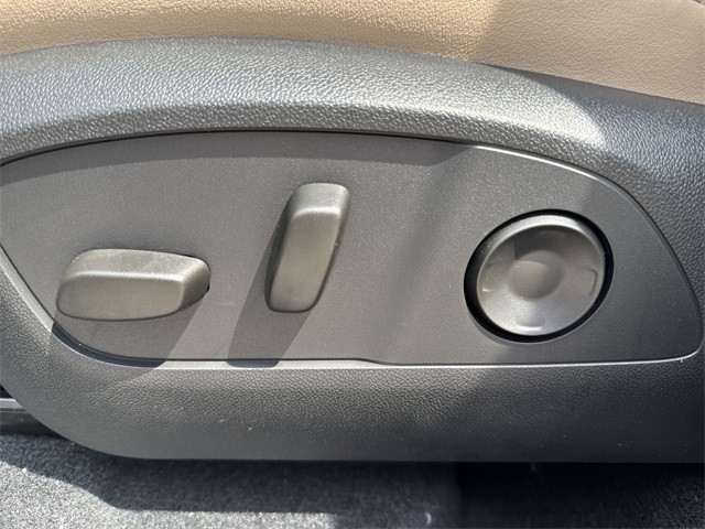 Buick Enclave Vehicle Full-screen Gallery Image 12