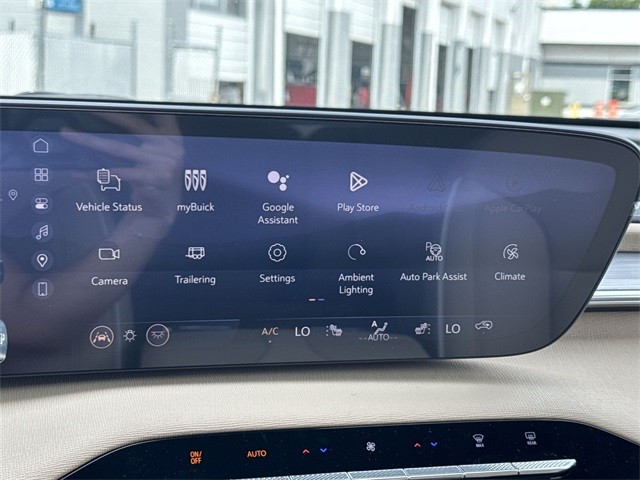 Buick Enclave Vehicle Full-screen Gallery Image 16