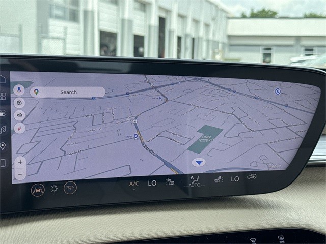 Buick Enclave Vehicle Full-screen Gallery Image 18