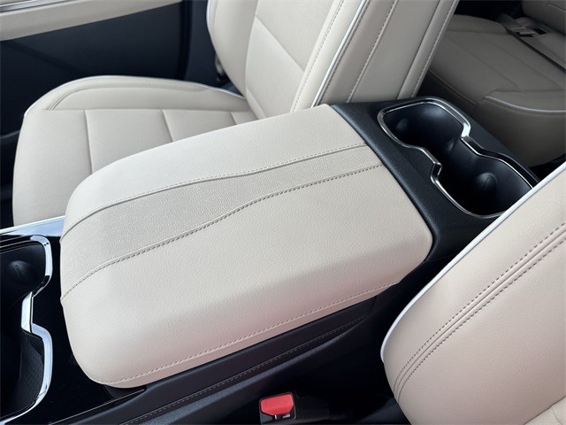 Buick Enclave Vehicle Full-screen Gallery Image 21