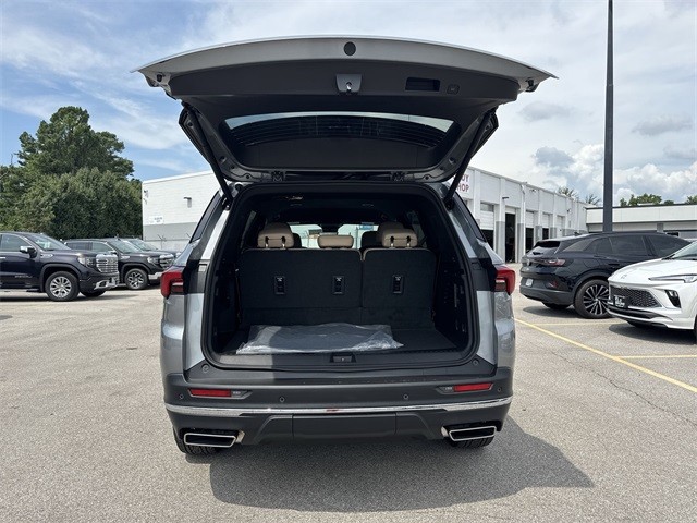 Buick Enclave Vehicle Full-screen Gallery Image 24