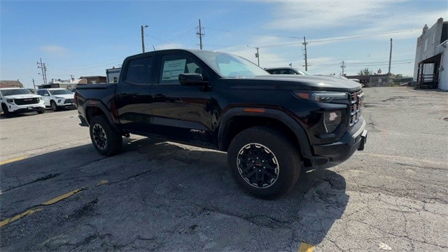 GMC Canyon Vehicle Full-screen Gallery Image 02