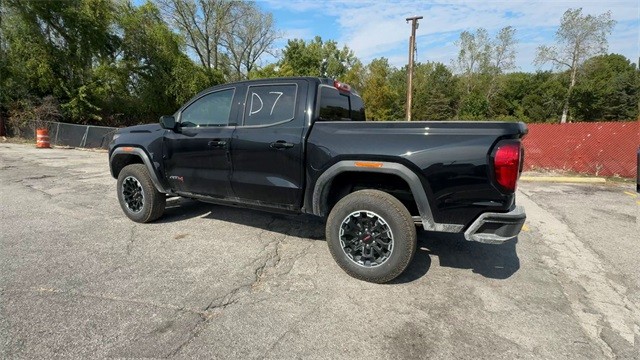 GMC Canyon Vehicle Full-screen Gallery Image 06