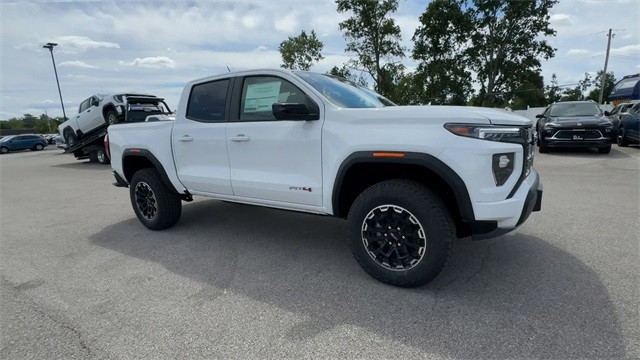 GMC Canyon Vehicle Full-screen Gallery Image 02