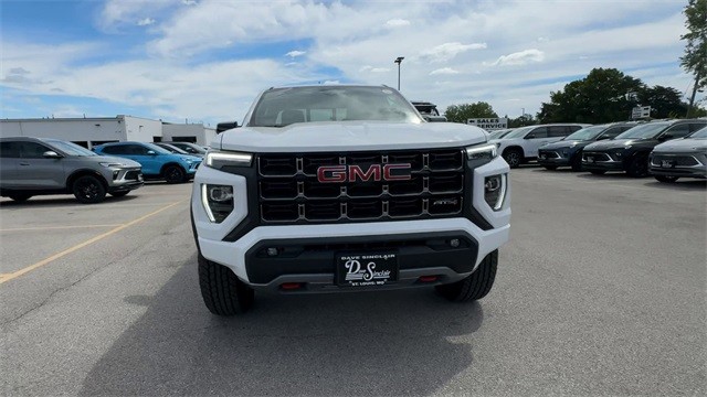 GMC Canyon Vehicle Full-screen Gallery Image 03