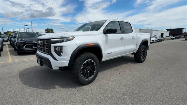 GMC Canyon Vehicle Full-screen Gallery Image 04