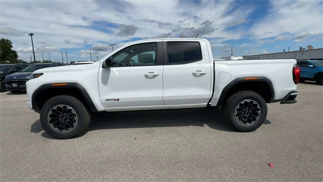 GMC Canyon Vehicle Full-screen Gallery Image 05