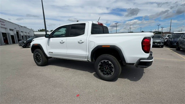 GMC Canyon Vehicle Full-screen Gallery Image 06