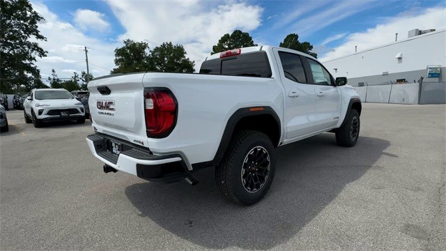 GMC Canyon Vehicle Full-screen Gallery Image 08