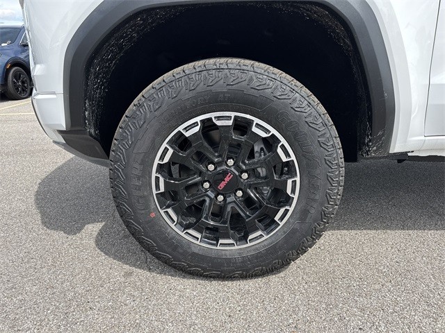 GMC Canyon Vehicle Full-screen Gallery Image 10