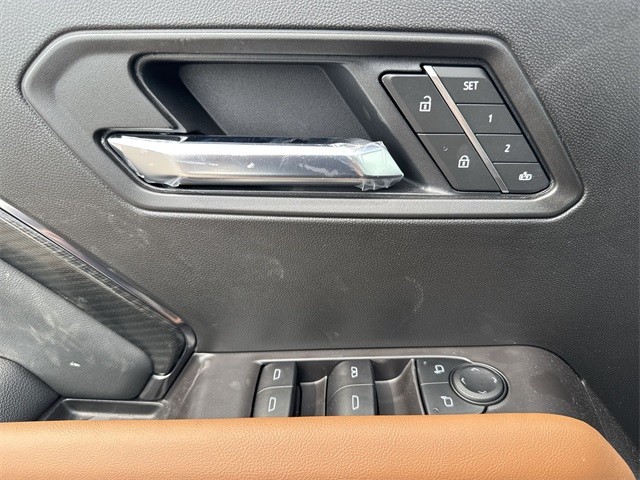 GMC Canyon Vehicle Full-screen Gallery Image 13