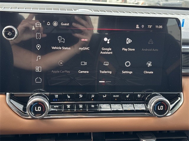 GMC Canyon Vehicle Full-screen Gallery Image 16