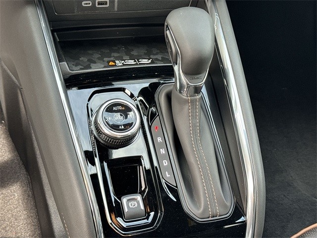 GMC Canyon Vehicle Full-screen Gallery Image 20