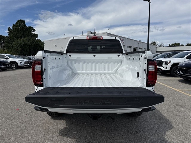 GMC Canyon Vehicle Full-screen Gallery Image 23