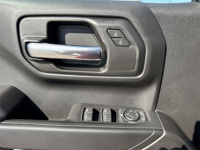 GMC Sierra 1500 Vehicle Full-screen Gallery Image 13