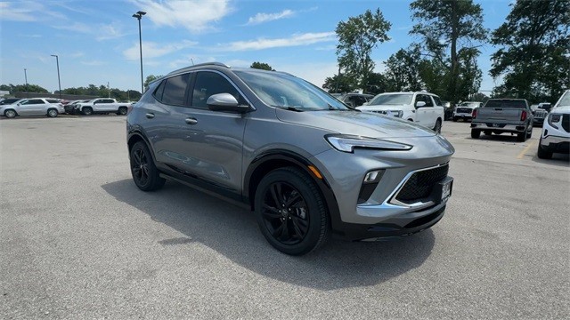 Buick Encore GX Vehicle Full-screen Gallery Image 02