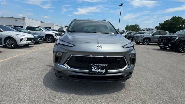 Buick Encore GX Vehicle Full-screen Gallery Image 03