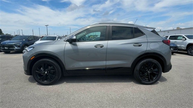 Buick Encore GX Vehicle Full-screen Gallery Image 05