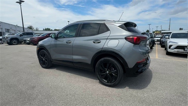 Buick Encore GX Vehicle Full-screen Gallery Image 06